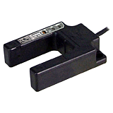 BUP-30S-P 12-24VDC Фотодатчик П-образный корпус. выход PNP с открытым коллектором, С регулировкой чувствительности, IP50; режим работы - на свет/на затемнение