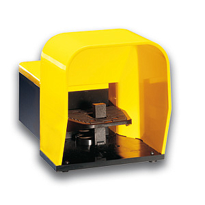 KG200L11 Ножной выключатель,1  педаль, пластиковый корпус 1N O+1NC медленное переключение